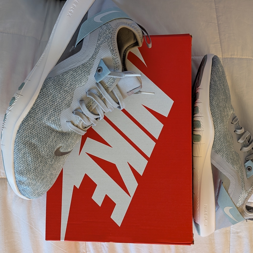 🔥Nike Light Gray Running Sneakers
